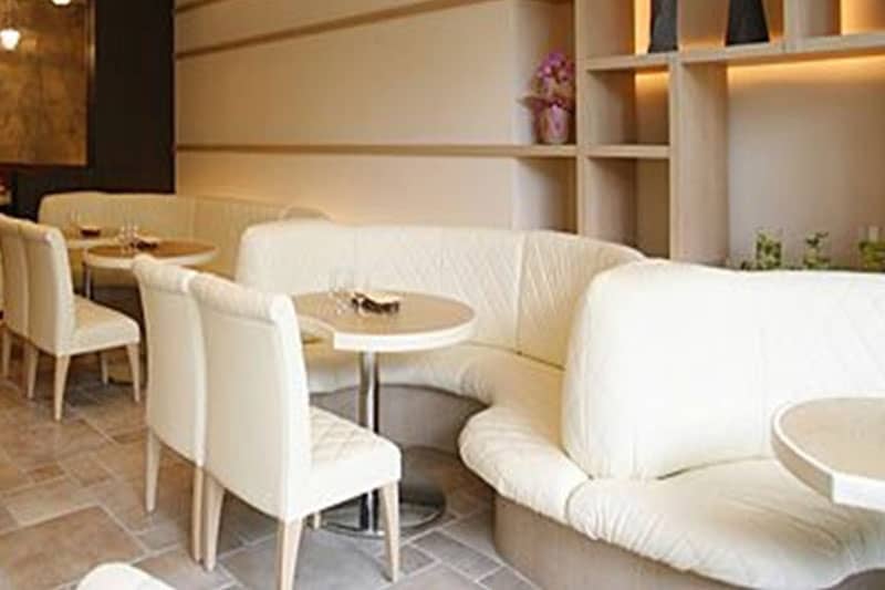 バンコクのカフェ内装、看板制作・壁紙・ソファ貼り替え依頼の体験談