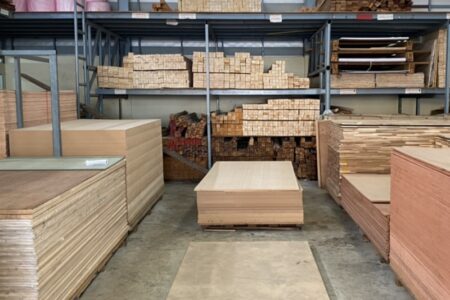 バンコクで角材ベニヤ板など販売場所・プラチャーナルミット材木市場